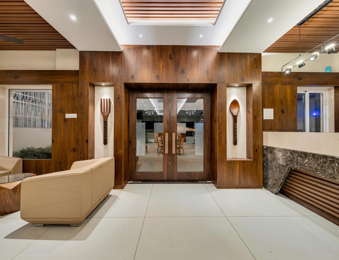 Grand Regal Chandoli Exterior foto