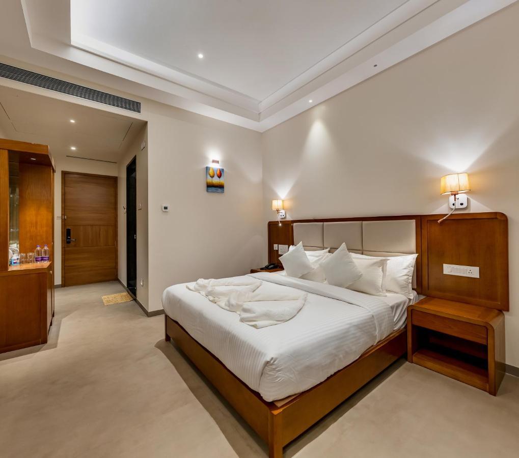 Grand Regal Chandoli Exterior foto