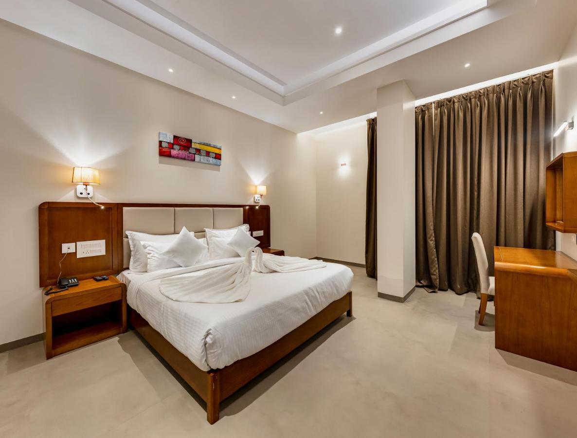 Grand Regal Chandoli Exterior foto